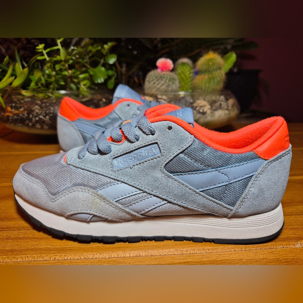 Reebok Classic‎ Sneakers - Womens Size 6